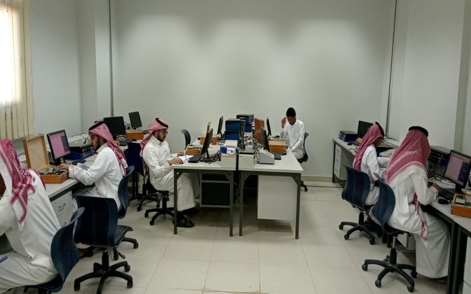 معمل المعالجات الدقيقة