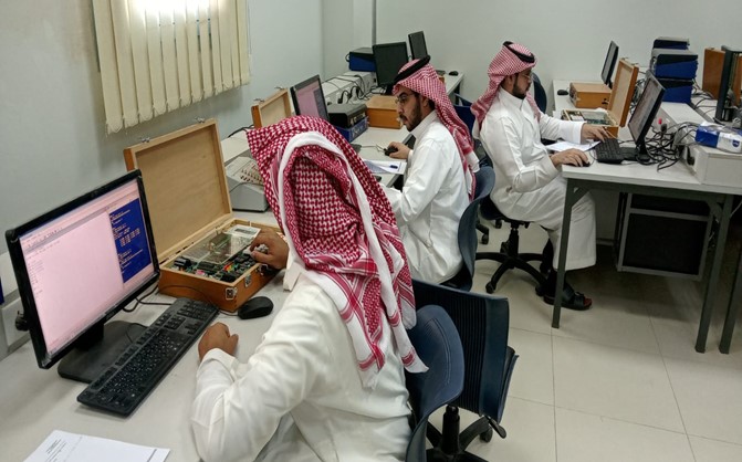 معمل المعالجات الدقيقة