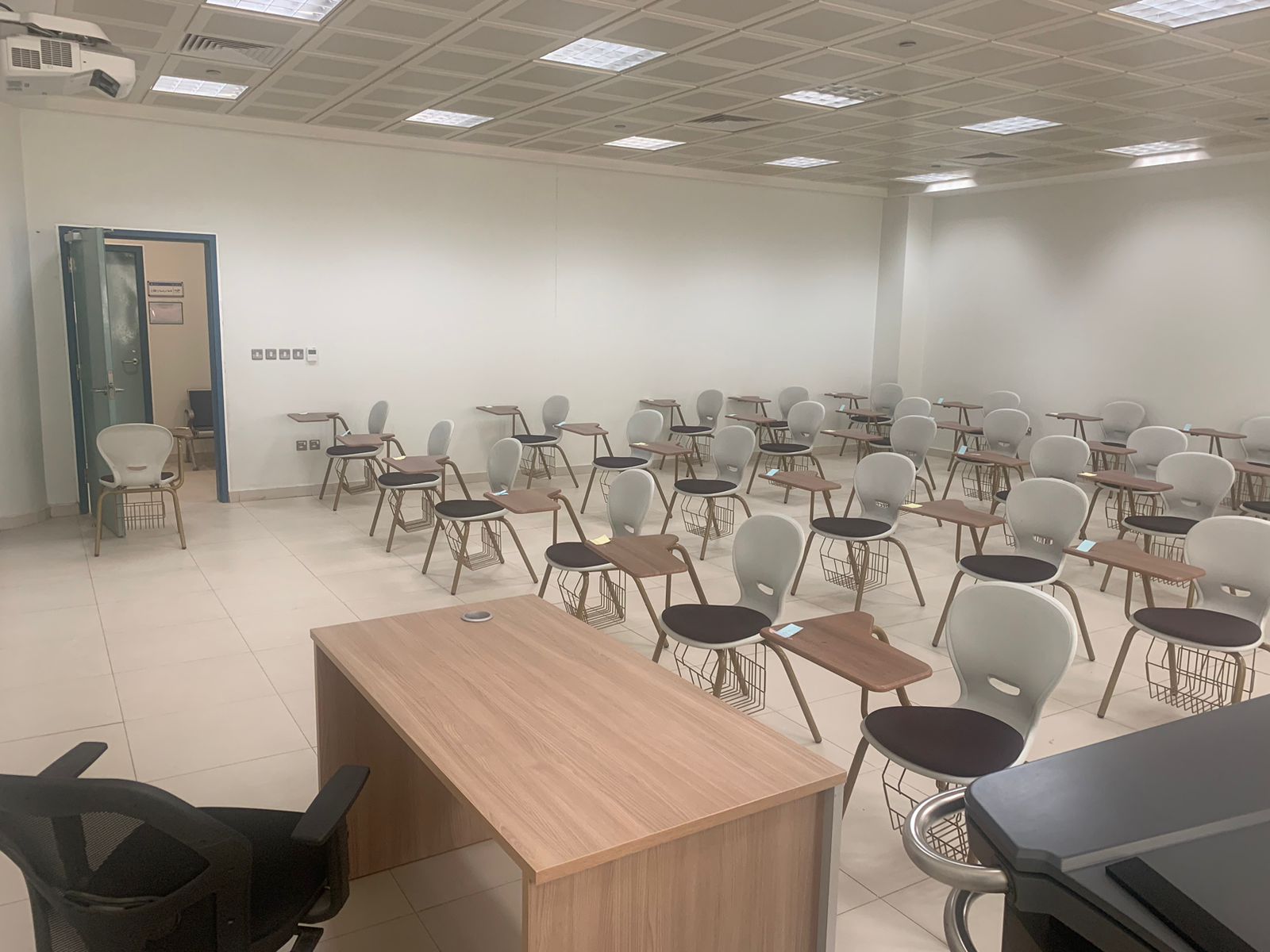 القاعات الدراسية